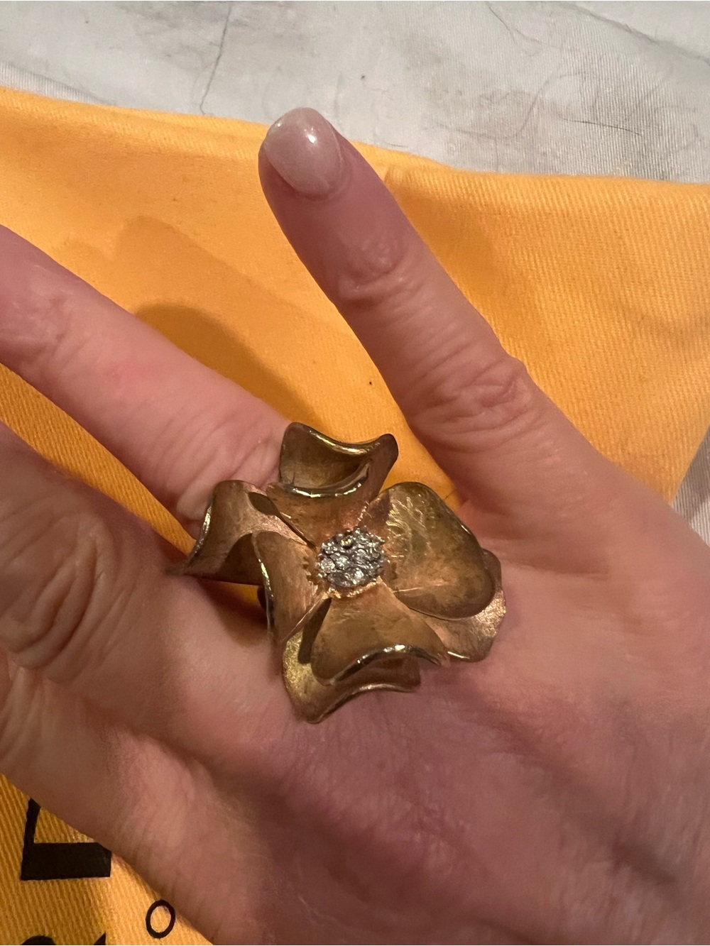 Gold-tone Flower Statement Ring Diamond rhinestone Cluster Center